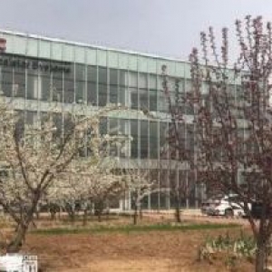沈北厂房2400平，举架11米，动力电200千瓦，厂房内部有办公，独门不独院，交