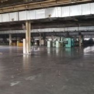 于洪三环边厂房22000平彩钢结构，高度8米，可供暖，手续齐全，动力电750kw