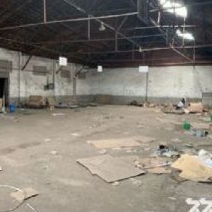 铁西区北一路库房1700平、1500平出租，高10米，吊车10吨，动力电500千