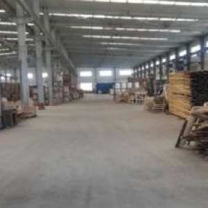 铁西开发区工业大学附近厂房4200平彩钢结构，办公500平一层食堂300平，厂房