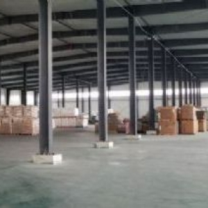 铁西区嘉泰五金城附近库房6000平出租，库房高度9米，带站台可分租2000平，彩