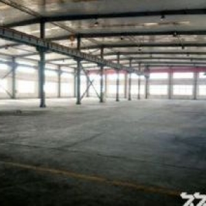 铁西区开发区开发大道厂房办公2500平出租。厂房砖混结构，举架9米，吊车10吨5