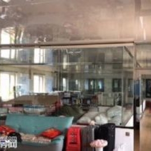 苏家屯玫瑰街厂房400平出租，吊车2.5吨，高5米，另有560平2层，动力电20