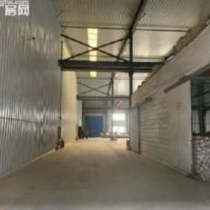 铁西开发区厂房4000平出租，举架9米，动力电630千瓦，吊车5吨，可分租，办公