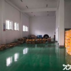 铁西张士厂房800平出租，举架12米，2台5吨吊车，办公1000平，动力电最大可