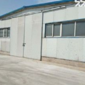 于洪钢材市场附近有厂房400平3个1000平1个出租