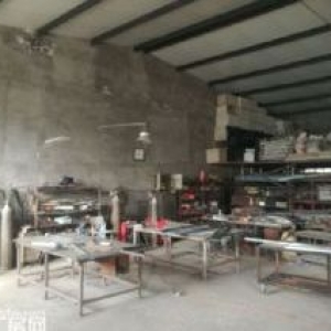 苏家屯迎春街厂房800平办公200平占地8亩砖混结构，高度4米动力电60kw，