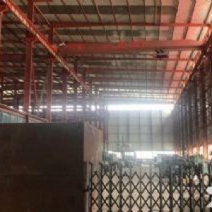 和平区满融工业园厂房1300平出租，厂房彩钢结构，吊车5吨，动力电200千瓦，厂