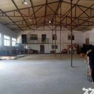 铁西工业大学附近，厂房650平，院1000多平，动力电60，有暖气，独门独院，有