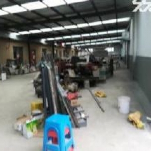 于洪宏发集团附近厂房3100平，办公400平，动力电250千瓦，独门独院，可进9