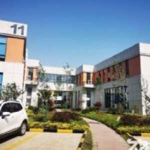 宝马零距离  地铁口花园式标准厂房 户型方正 可按揭