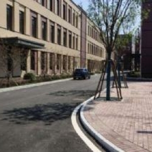 租售钢构厂房2200平到6000平，手续全，花园办公