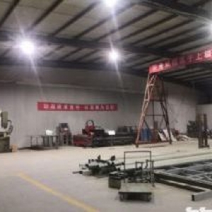 西安长安杜曲新村标准厂房出租，层高9米500平方，适合制造业等