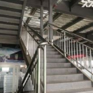华胥独院厂房整栋出租，内有行吊水电到位，可配备5A级办公区域、宿舍整层