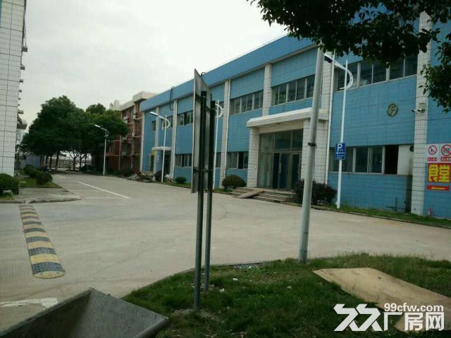 赵巷工业区崧煌路旁5750平方厂房仓库出租，一楼1900平方，二楼3850平方-图1