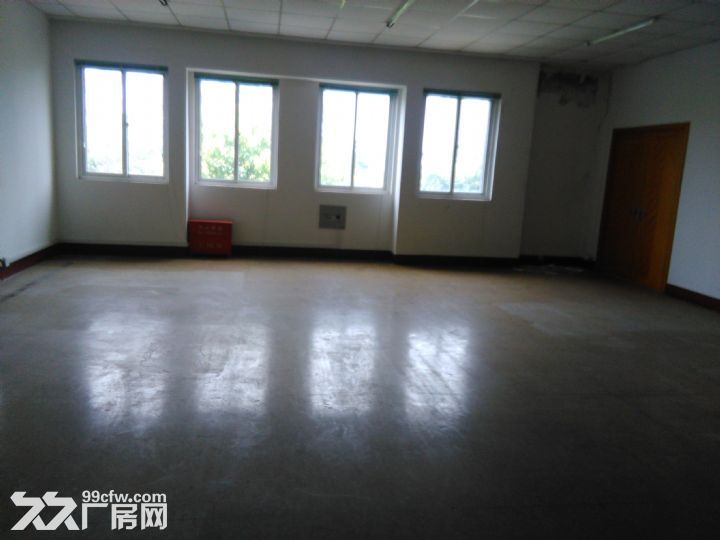 开发区楼上厂房出租，有货梯。 面积500−−3000平方米，-图1