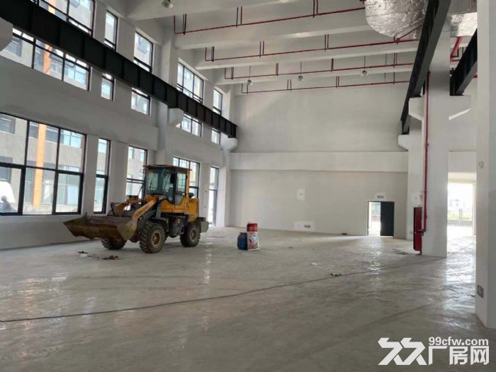 新吴区,硕放一栋6300平厂房出租！可以按层分租!-图1