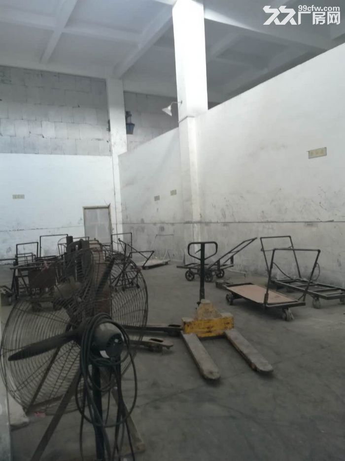 茶园长江工业园1300平行车厂房出租-图3