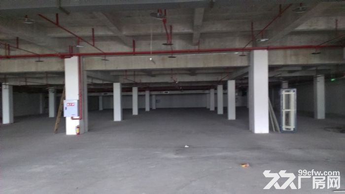 渝北区回兴服装城轻轨站附近平层仓库低价出租中-图2