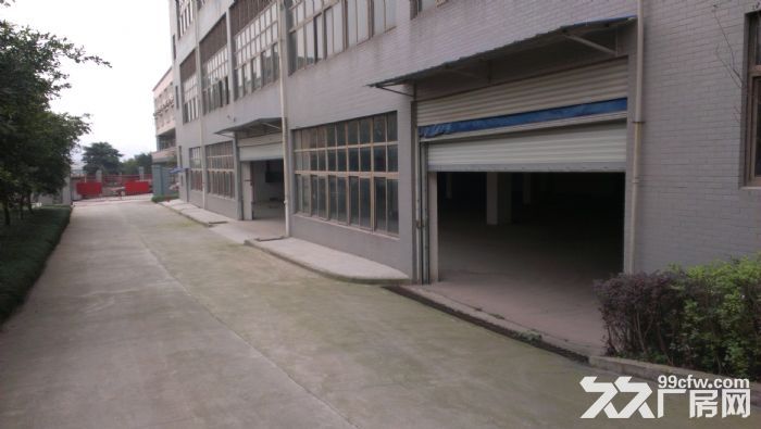 重庆渝北区回兴服装城轻轨站附近平层仓库低价出租中-图4