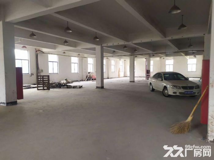桐乡市石门工业区1800平标准厂房可分租独门独院低价出租！低价出租！-图1