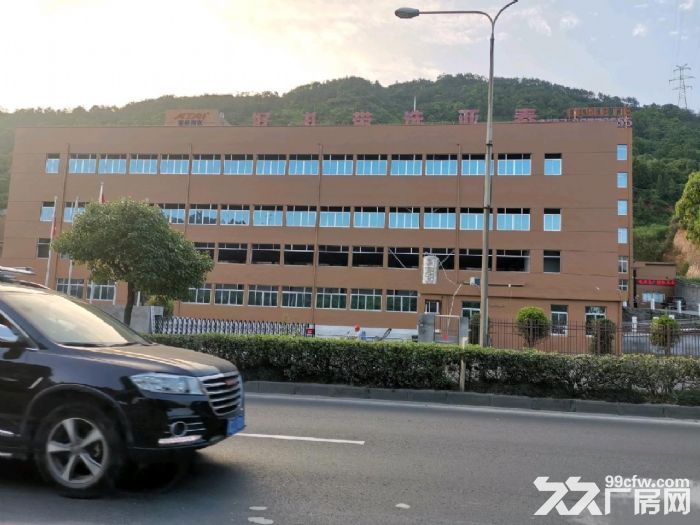 国道边三层厂房出租，2−3层已售，仅剩第一层。家装，汽车行业优先-图1