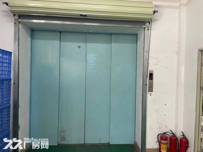 凤岗雁田楼上整层标准厂房出租2100平 现成水电办公室装修-图1