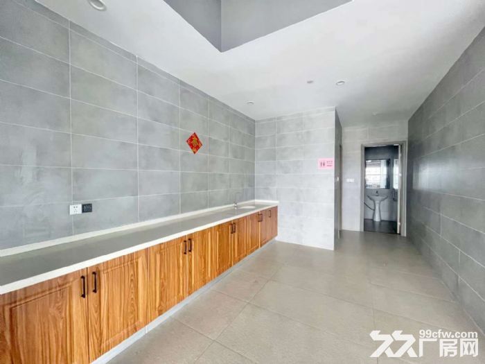 凤岗怡安工业城附近，450平带超大阳台办公室厂房出租，水电齐-图2