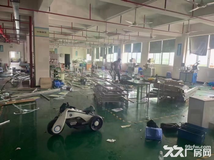 凤岗工业区空出楼上新厂房2600平方，全新地坪漆带装修-图1