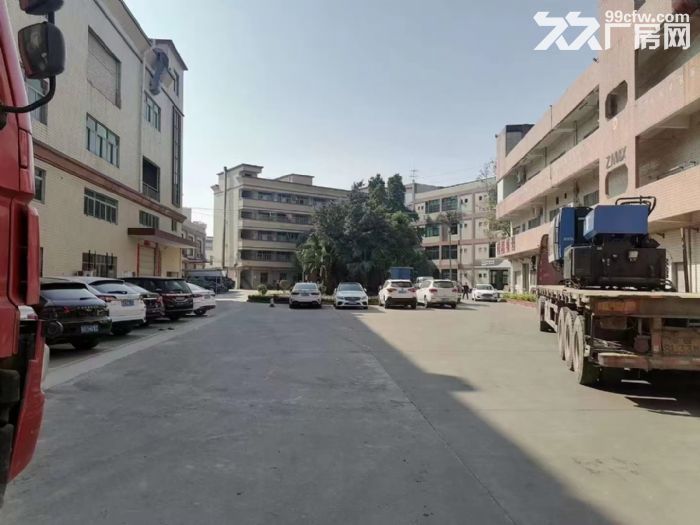 凤岗主干道边上厂房出租一楼1700平 带行车 高度6米空地大-图1