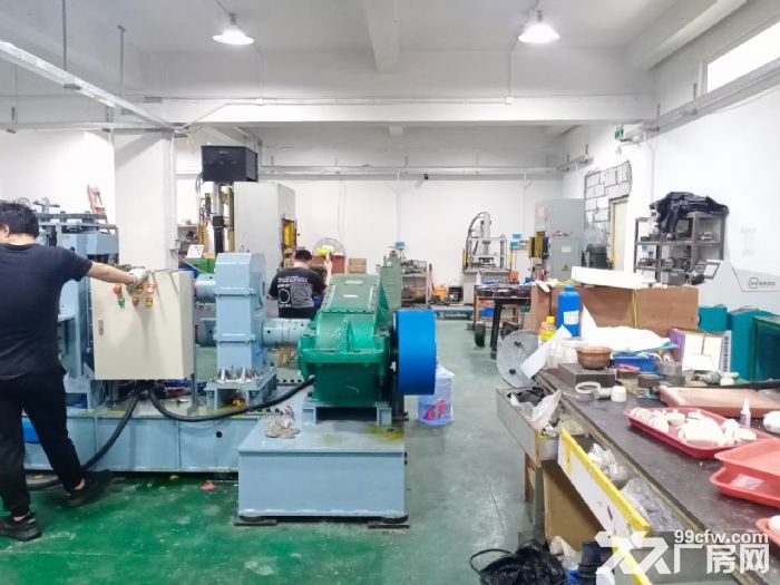 适电子 五金 手袋 毛刷 雁田布心楼上600平现成精装修出租-图3