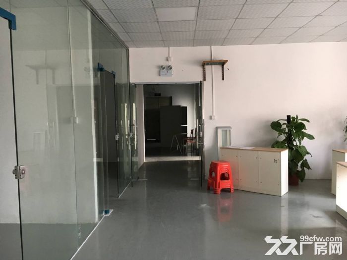 凤岗工业区原房东厂房出租三楼1000平方带消防喷淋 好招工-图1