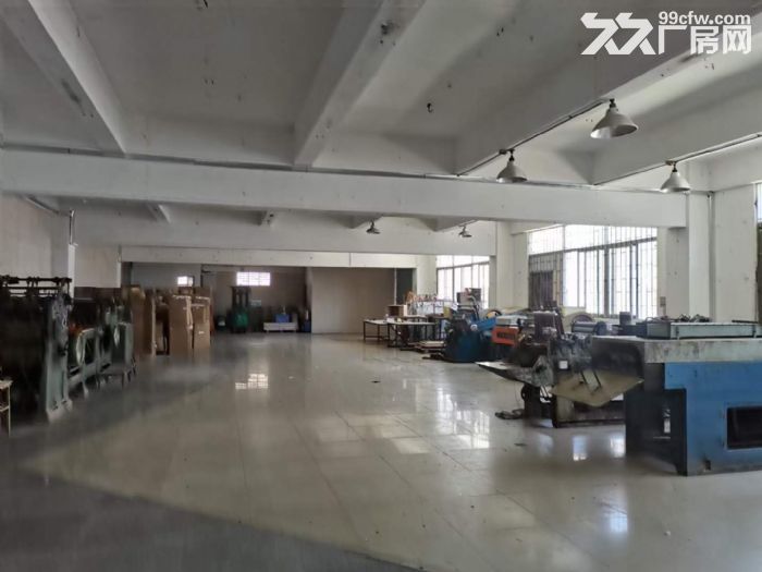 凤岗雁田二楼800平厂房出租，现成水电办公室装修，交通便利-图1