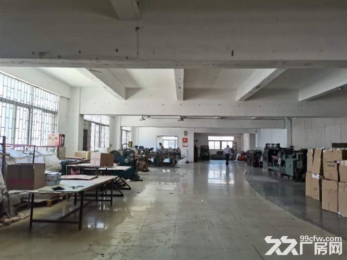 凤岗雁田二楼800平厂房出租，现成水电办公室装修，交通便利-图2