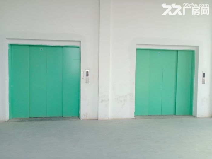 凤岗一整层楼上厂房出租2200平 2部货梯 仓库 纸箱 毛刷-图2