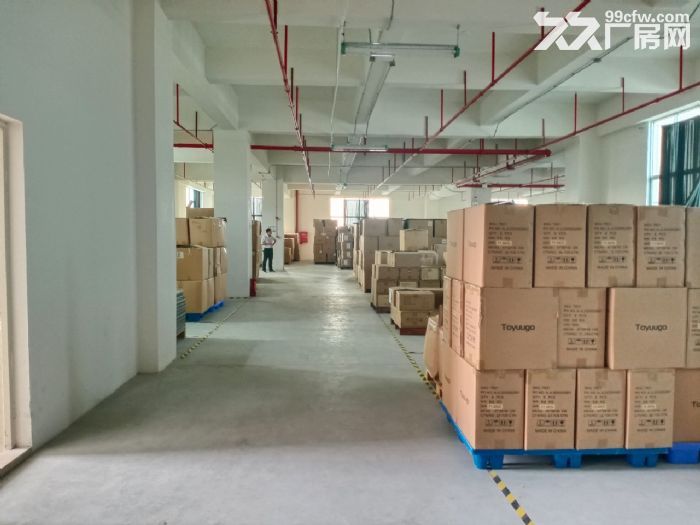 凤岗一整层楼上厂房出租2200平 2部货梯 仓库 纸箱 毛刷-图4