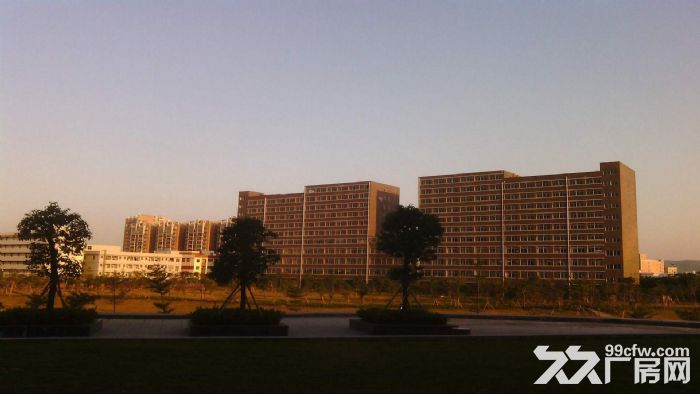 东莞市凤岗镇２８００平方米六楼食品厂房出租 (食品证)-图1