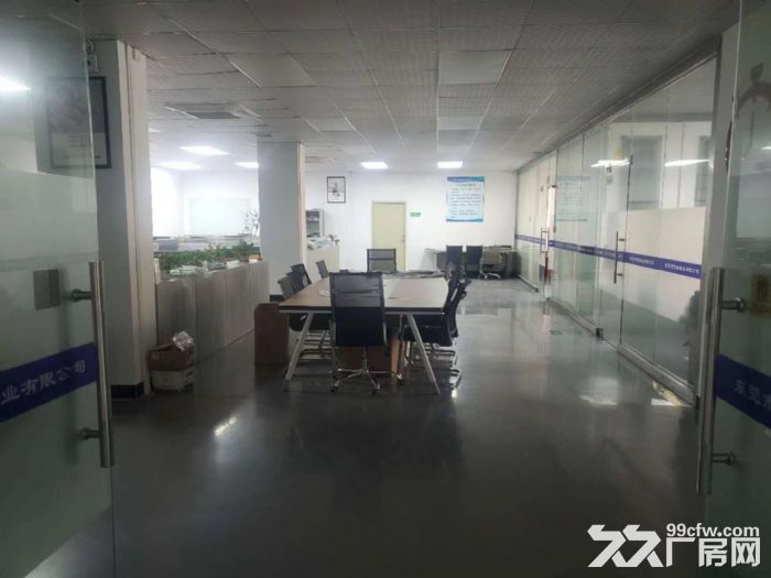 寮步镇东部快速附近原房东村委厂房1&minus;3层10000平方出租-图1