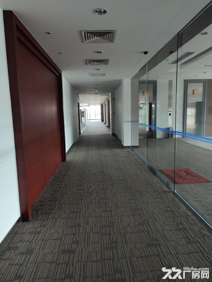 龙湖区万吉工业区办公楼出租-图1