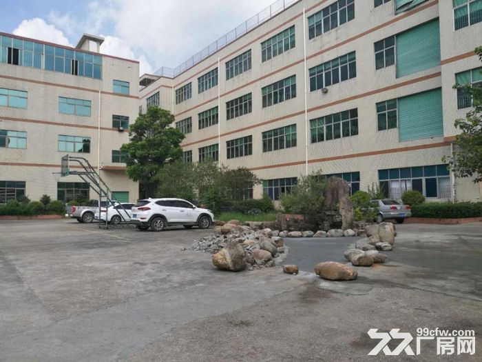 石岩龙大高速出口花园式一楼2800厂房可分租-图1