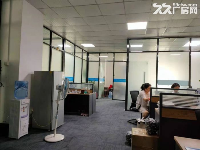 深圳龙华中心区龙华天虹附近楼上新出2300平精装厂房出租-图3