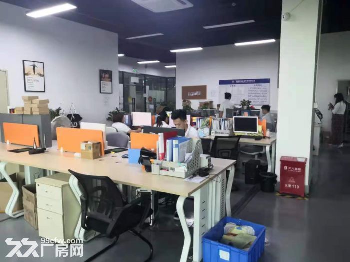 深圳龙华大浪阳台山东站楼上700平精装小工业厂房出租。-图5
