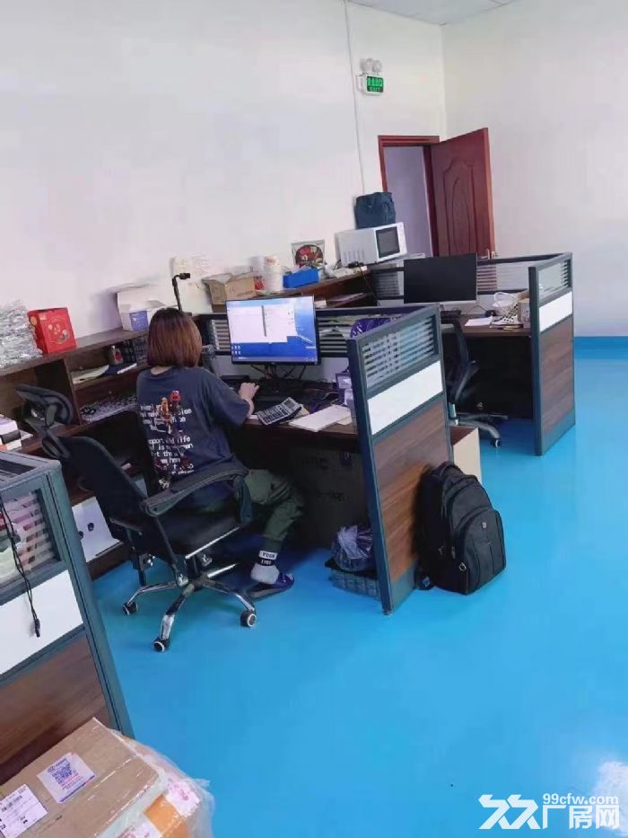 龙华罗屋围工业区新出楼上300平精装小厂房出租-图2