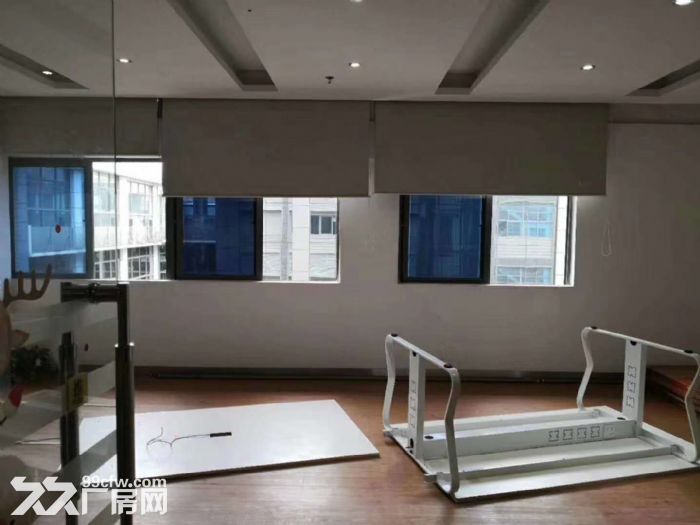 龙华清湖地铁口精装修楼上2188平办公室出租-图1