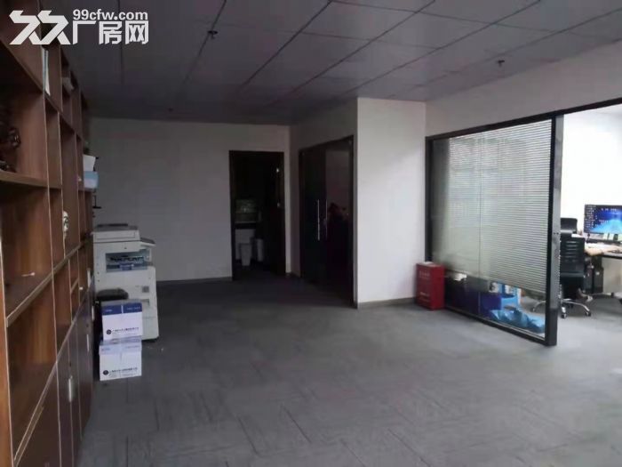 龙华天虹附近新出楼上520平精装厂房出租-图3