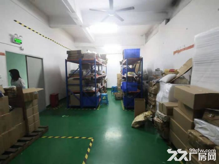 深圳龙华大浪罗屋围工业区楼上330平精装小厂房出租。-图2