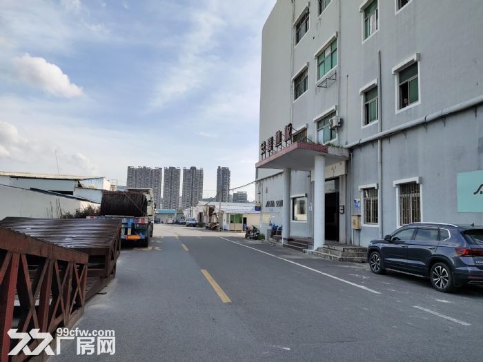 龙岗区布吉上李朗方鑫路20号莱茵工业区楼上仓库330平出租-图1