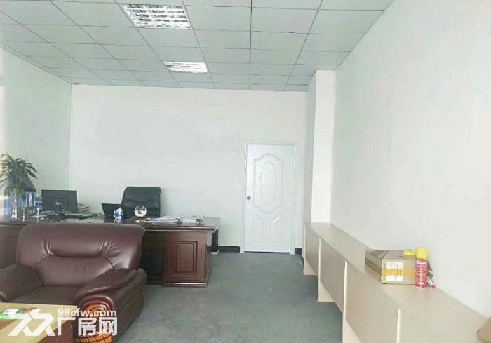 坦洲镇850方标准厂房出租 形象好 带货梯 九成新 现成办公室 好招工-图1