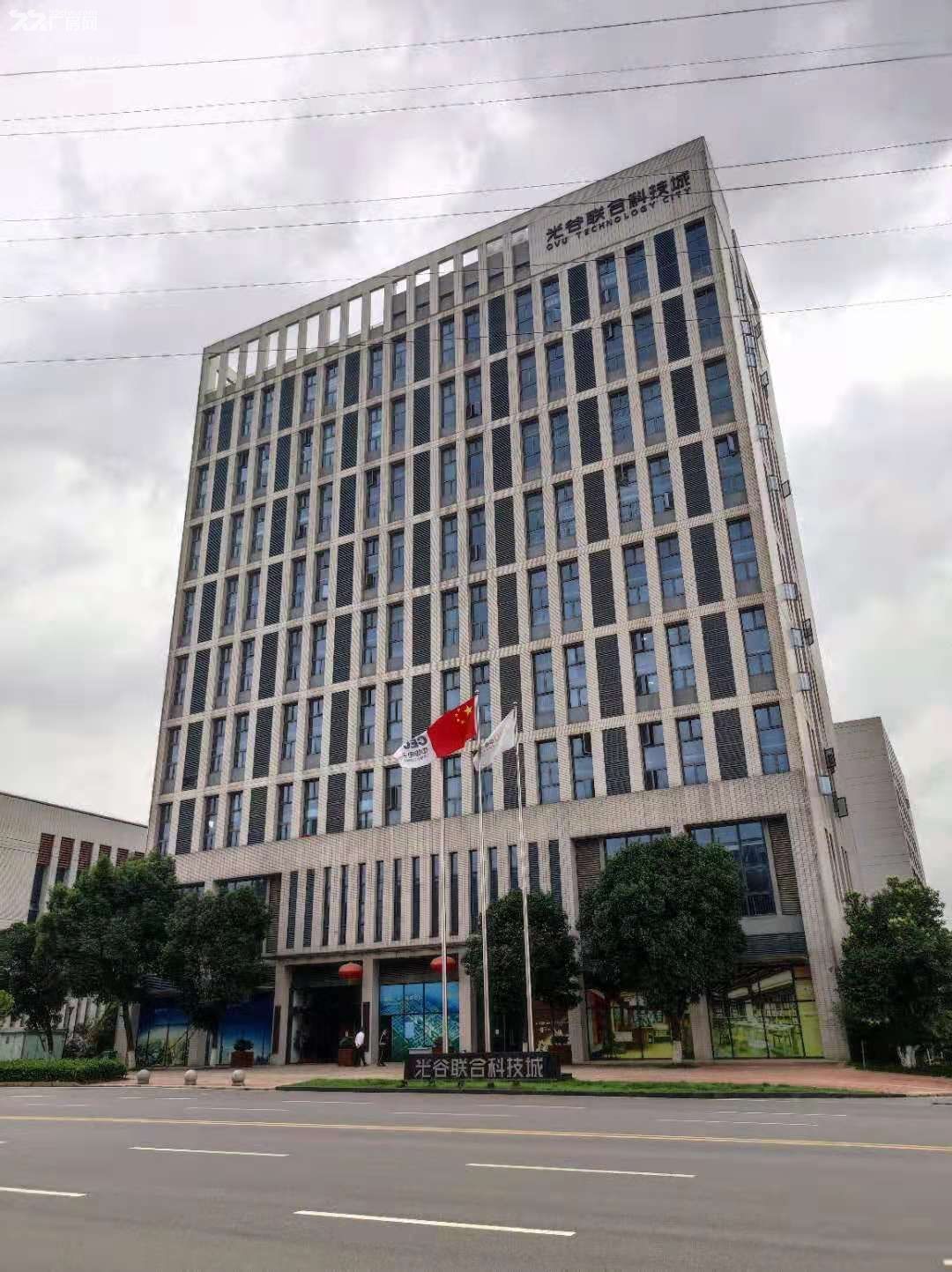 地铁11号线旁配套成熟园区100&minus;20000平办公楼厂房出租-图1