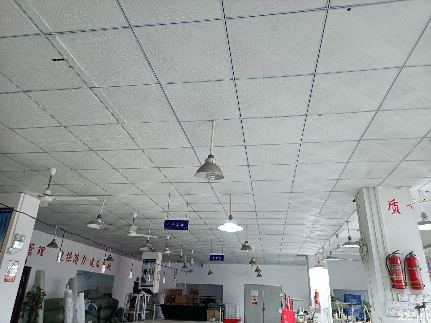 转让湖里殿前寨上工业园标准厂房二楼 服装厂 可注册 2吨大货梯-图1